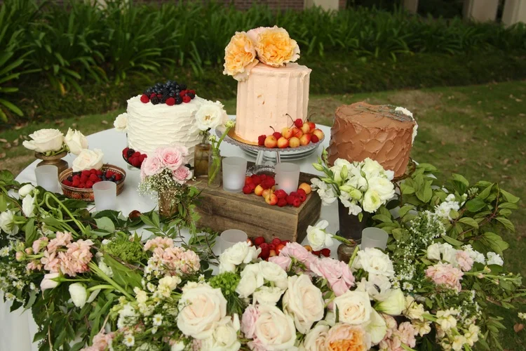 wedding dessert table flowers