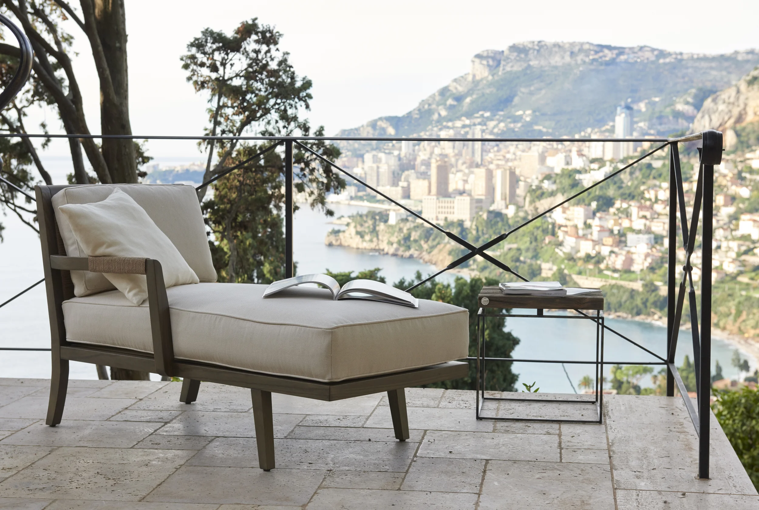 Garbarino of Monaco, Chaise with laced arm