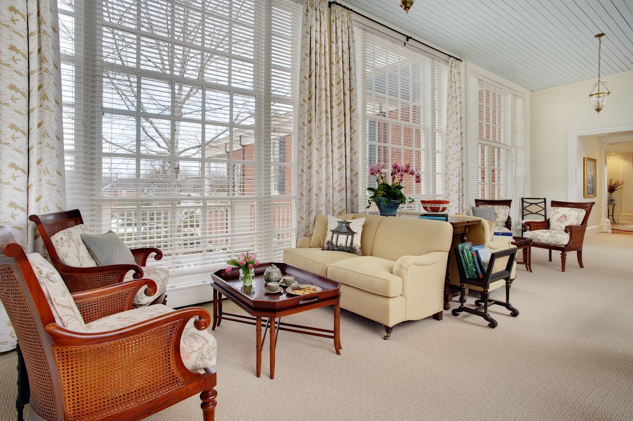 A hyphen which serves as a reading room for the adjacent library at the Miller Center.