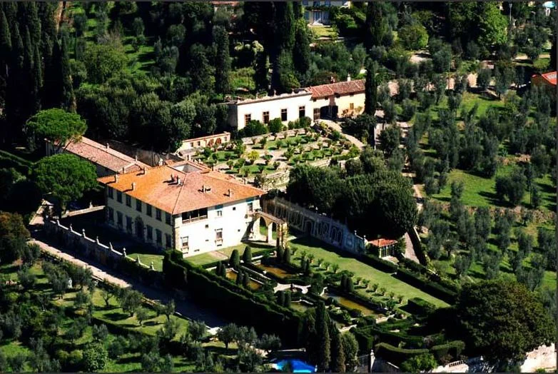 Our visit to Villa Gamberaia includes a delicious Tuscan lunch as well as a private tour of the villa and its celebrated gardens. One can't imagine a more beautiful place to spend an afternoon in Tuscany. 