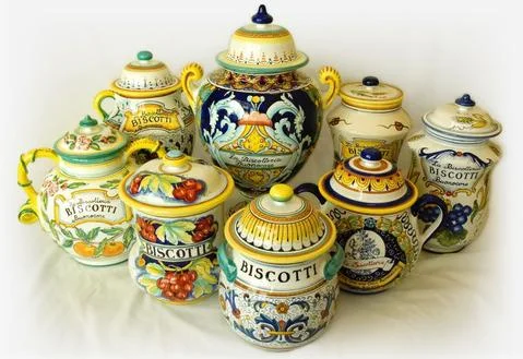 Our day in the Oltrarno Artisan District will include a stop at one of the best pottery shops, where you can shop for a colorful addition to your kitchen.