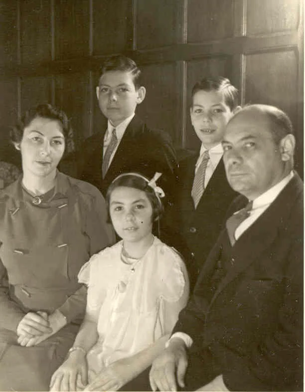 Edward grew up at 885 Park Avenue. Photographed in their library in 1936 are his mother, Amy Apfel Tishman, younger brother William and sister Barbara and his mentor, his father Alexander Tishman.