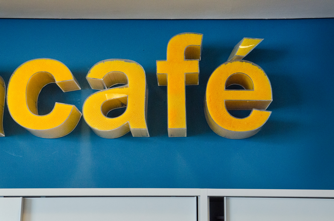 café