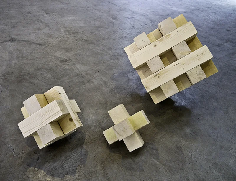 Sculptures en pin – LX One