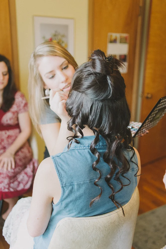 Leach-botanical-gardens-wedding-hair-relaxed-curls.jpg