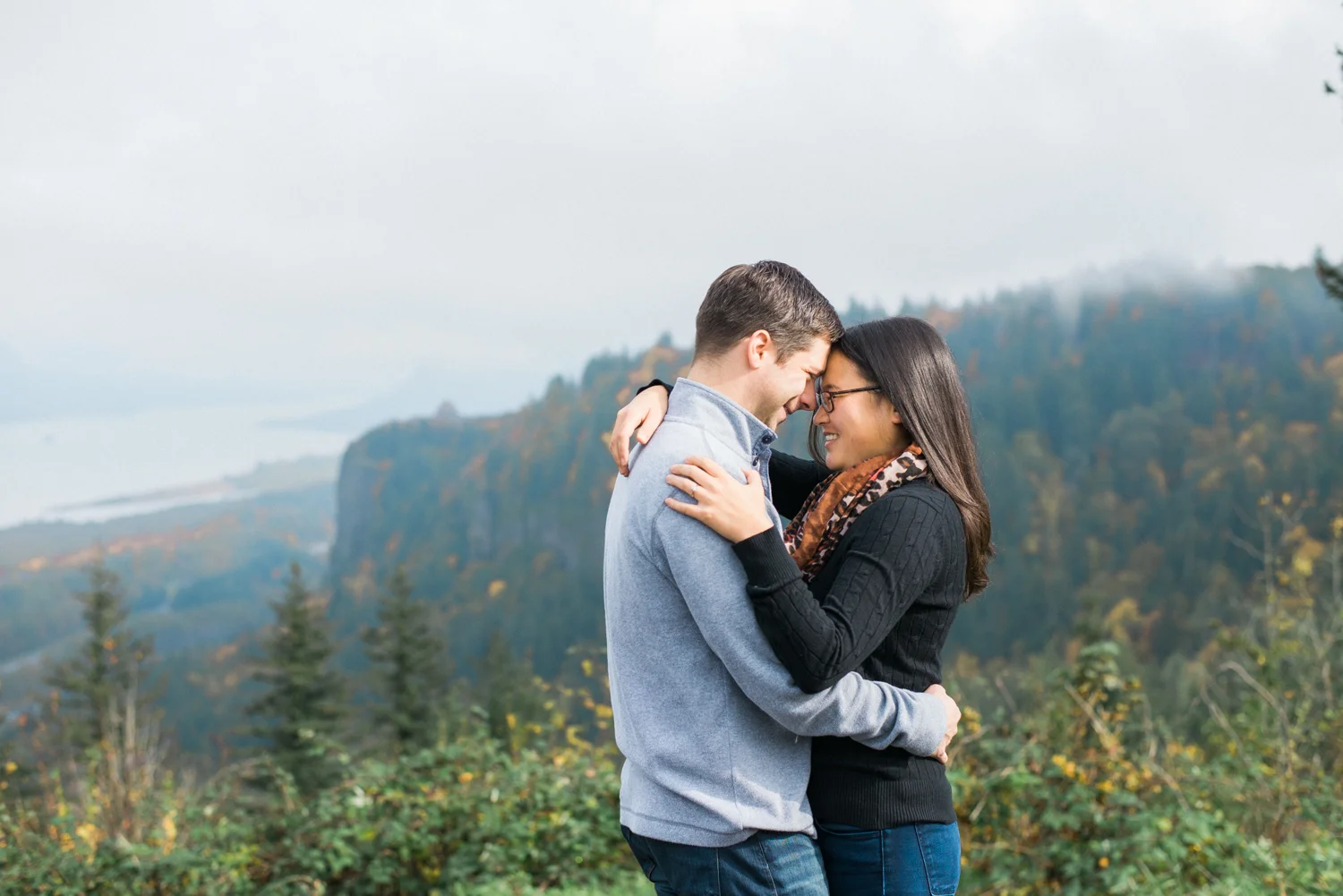 portland-engagement-columbia-river-gorge-latourell-waterfall-autumn-fall-crown-point-shelley-marie-photo-03.jpg