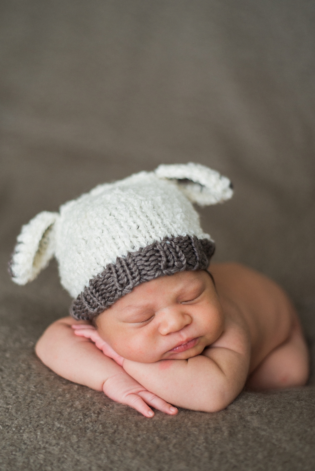 best-newborn-photographer-portland-oregon-sleeping-baby-boy-lamb-knit-hat-shelley-marie-photography-2.jpg