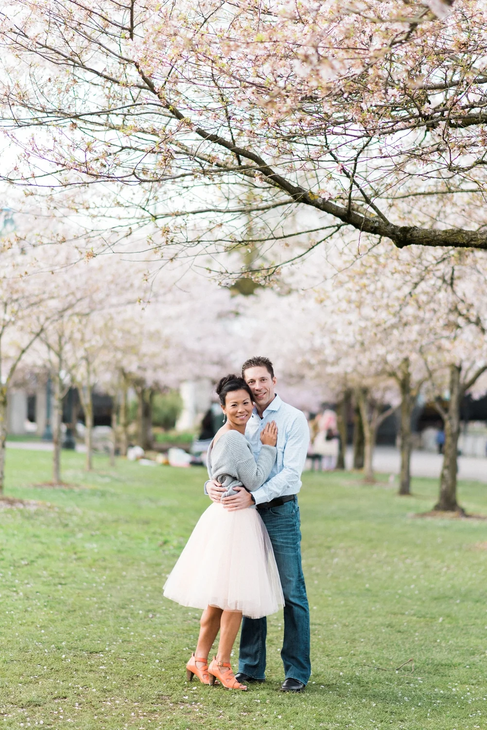 portland-waterfront-engagement-cherry-blossom-cathedral-park-sokhorn-jay-012_cr.jpg
