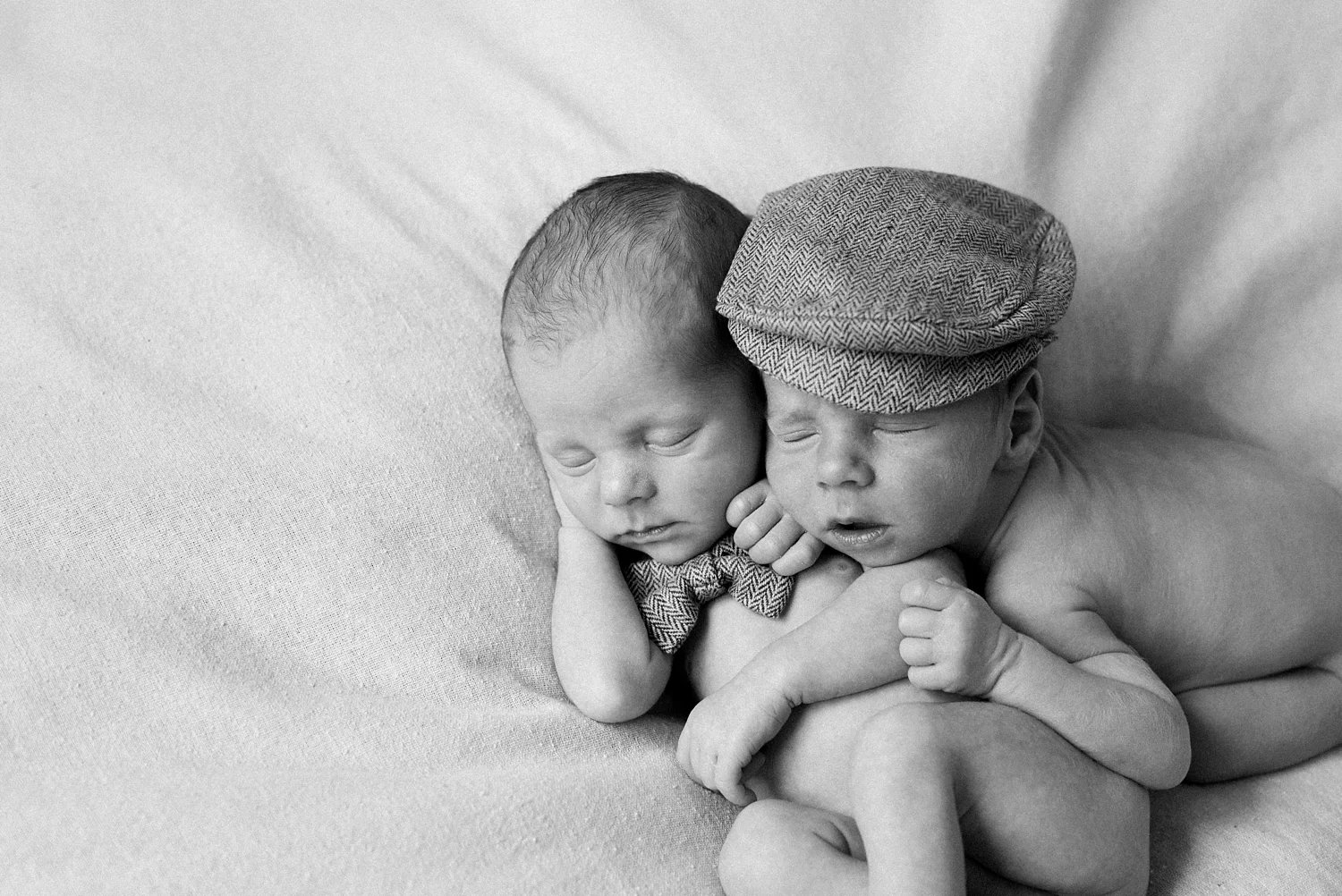 portland-twin-boys-newborn-session-shelley-marie-photo-116_cr.jpg