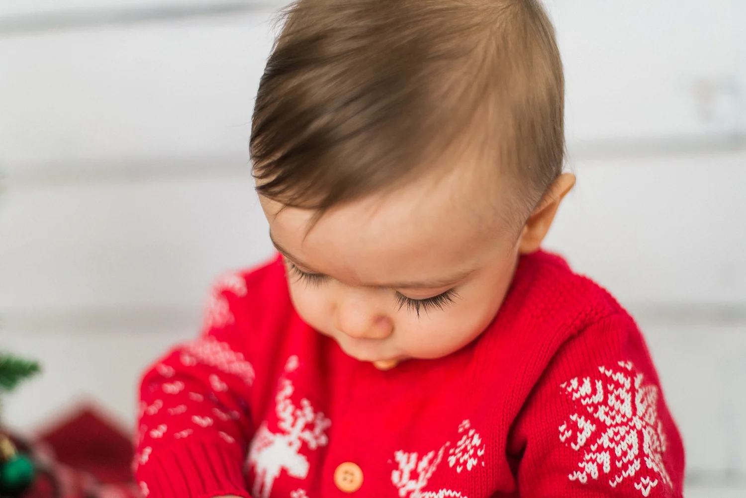 portland-newborn-christmas-tree-holiday-photos-1-year-baby-portrait-session-147_cr.jpg