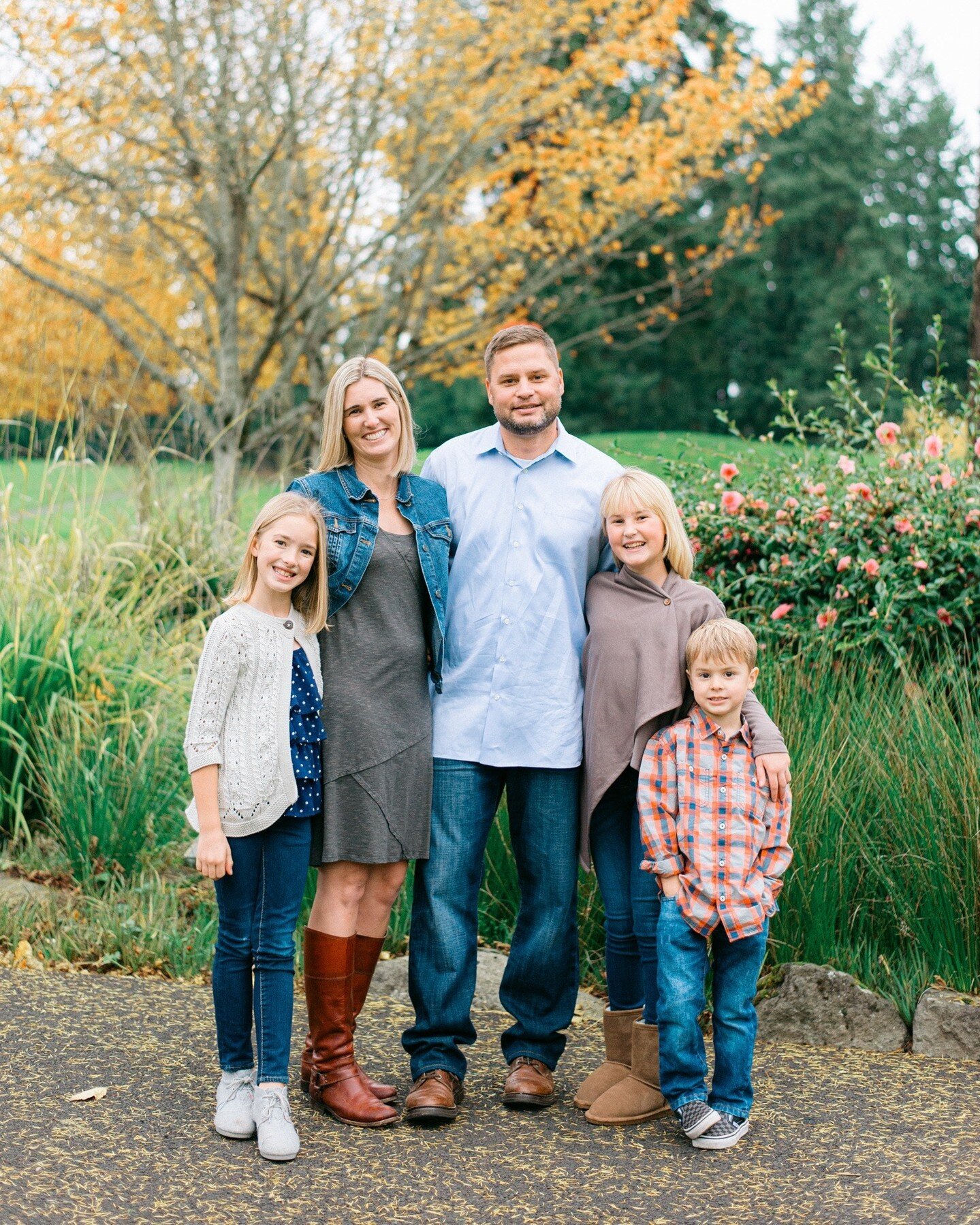 Fall foliage season is always my favorite time to photograph families. Love this sweet little fam.