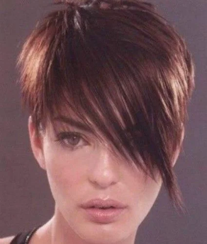 Love this hair style! Wish I had a nice angular face to pull it off. 