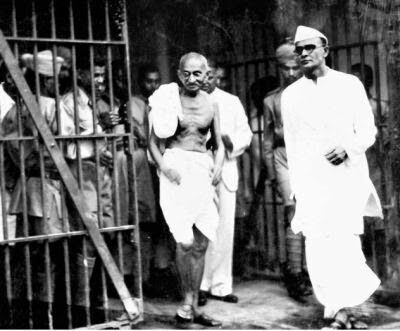 Gandhi was a classic "zealot" who had the support of a dense social network.