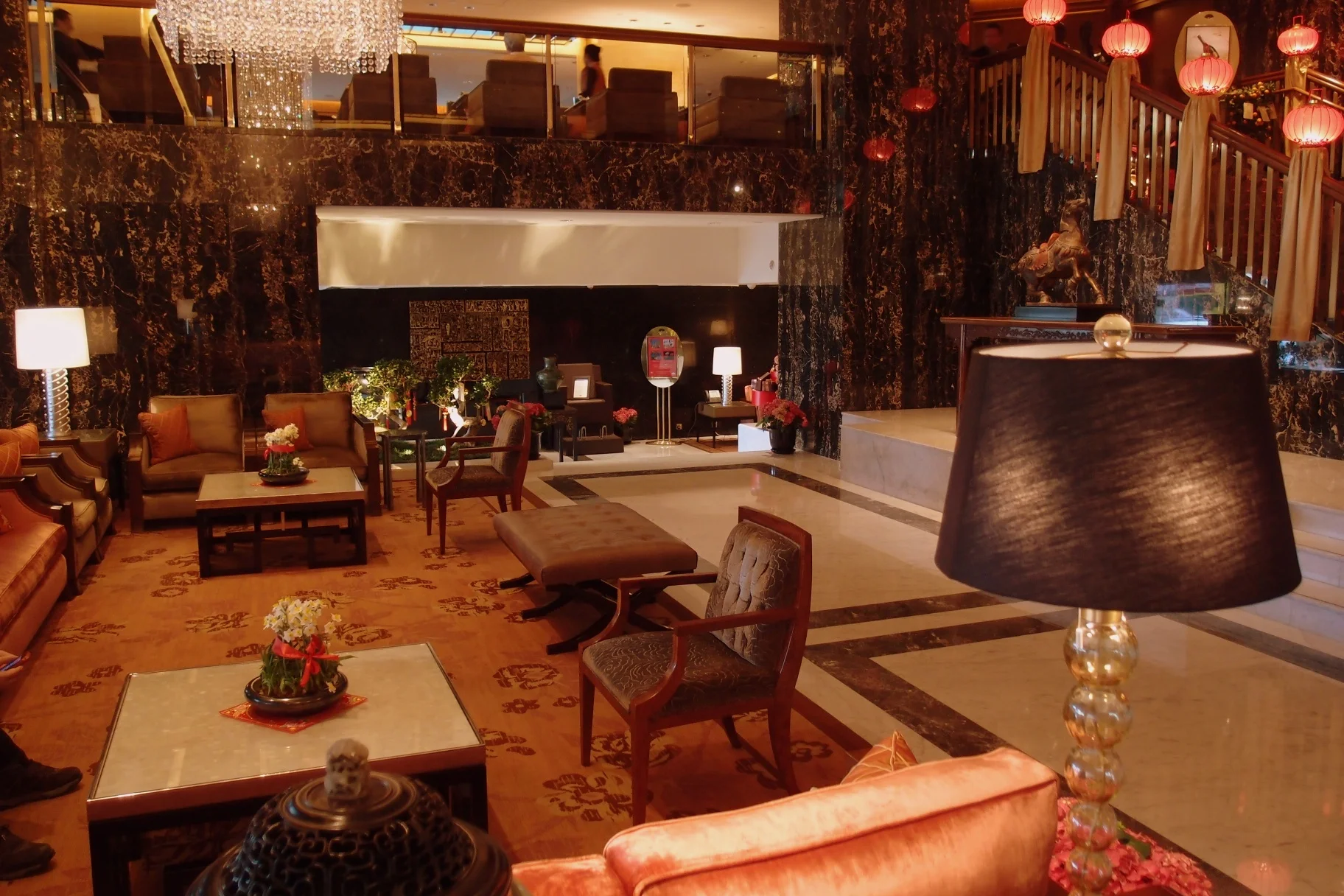 J3 Private Tours Hong Kong | J3 Private Walking Tours Hong Kong The Mandarin Oriental Hotel Lobby