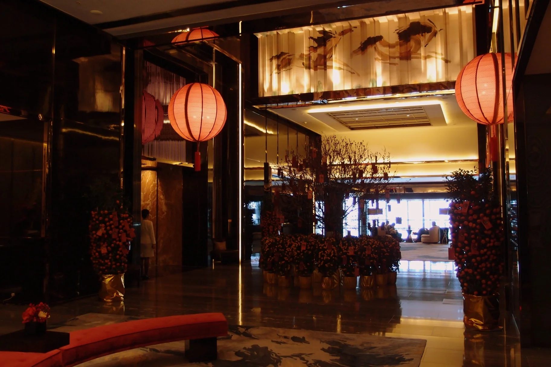 J3 Private Tours Hong Kong | J3 Private Walking Tours Hong Kong The Ritz Carlton Hotel Lobby 103rd floor!