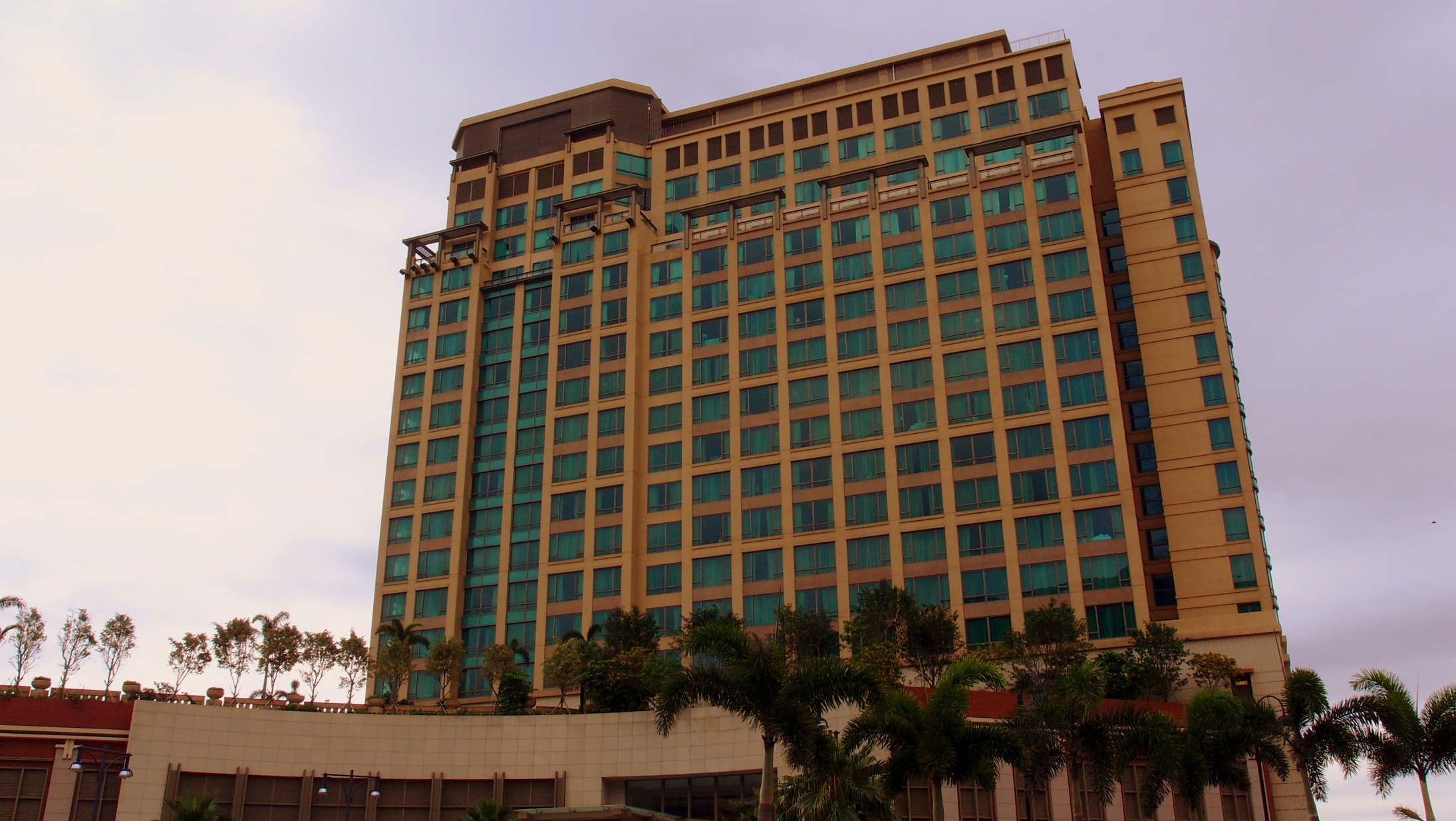 320 + rooms and suites at the Auberge Hotel
