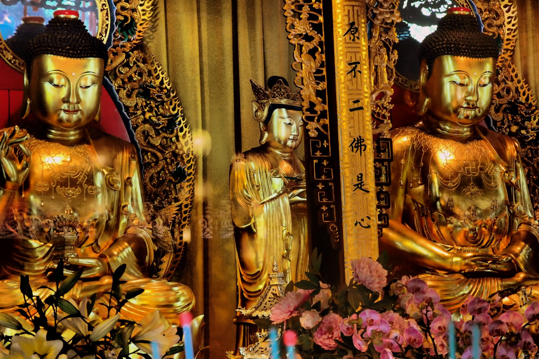Very photogenic, the old Po Lin Monastery