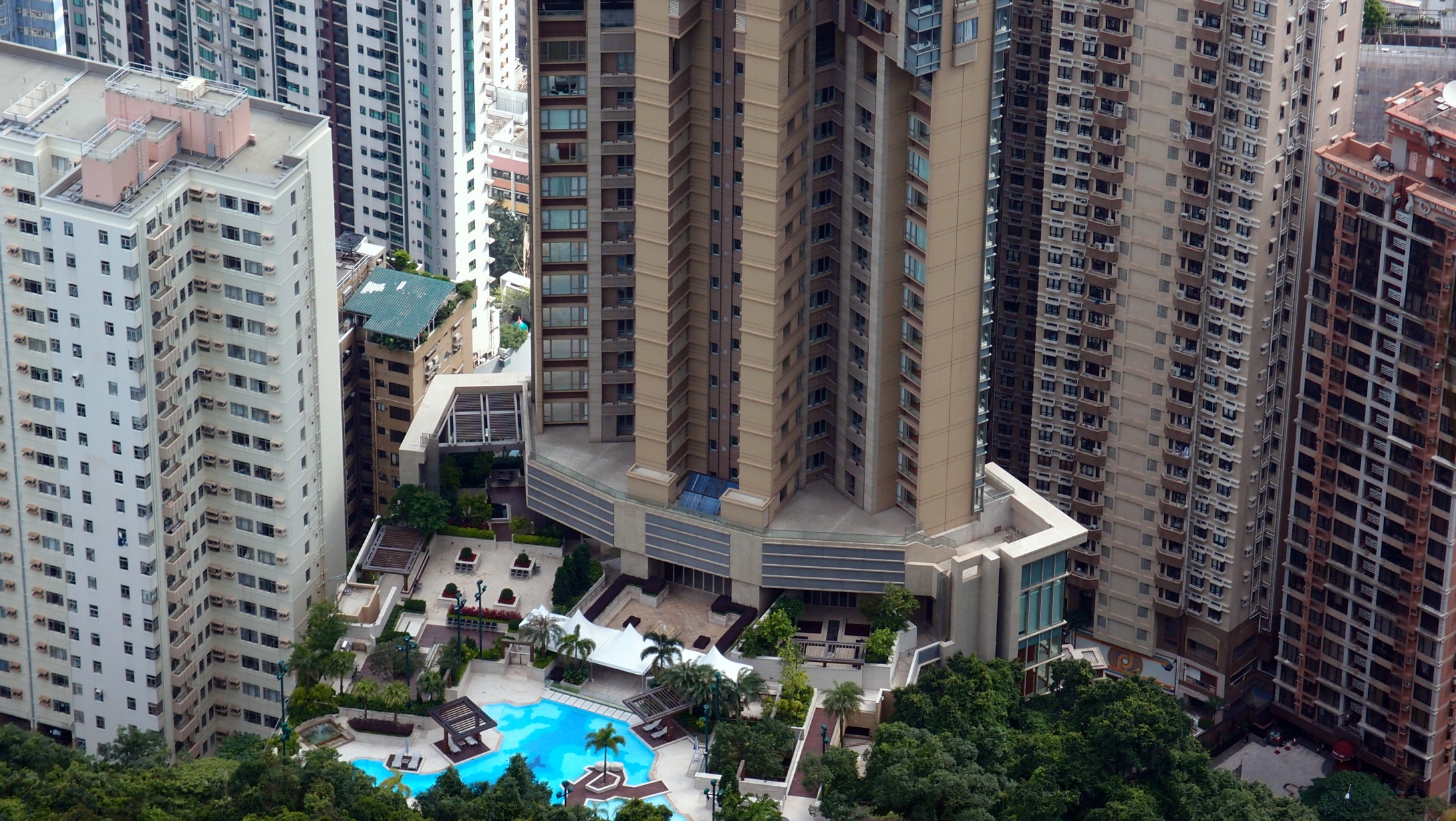 Resort style living in the Mid Levels