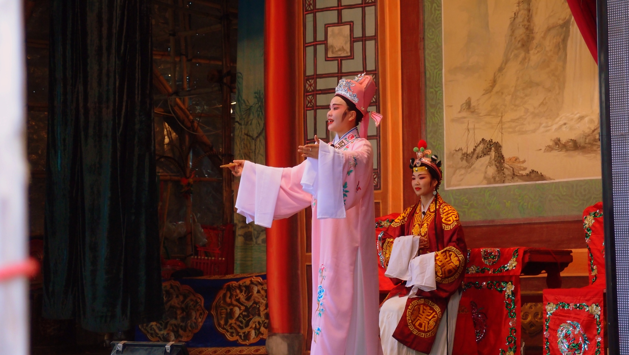 I like Opera but Chinese Opera is not my thing at all, it is a fascinating and colourful spectacle but the noise will drive you mad! This was a free show on Cheung Chau Island