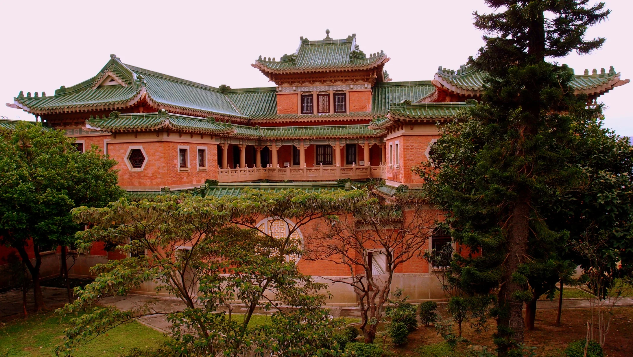 Bought by the Government 4 years ago, refurbished but still NOT open on a daily basis to the Public - this is the King Yin Lei Mansion on Stubbs Road on the Island, English architect by the way!