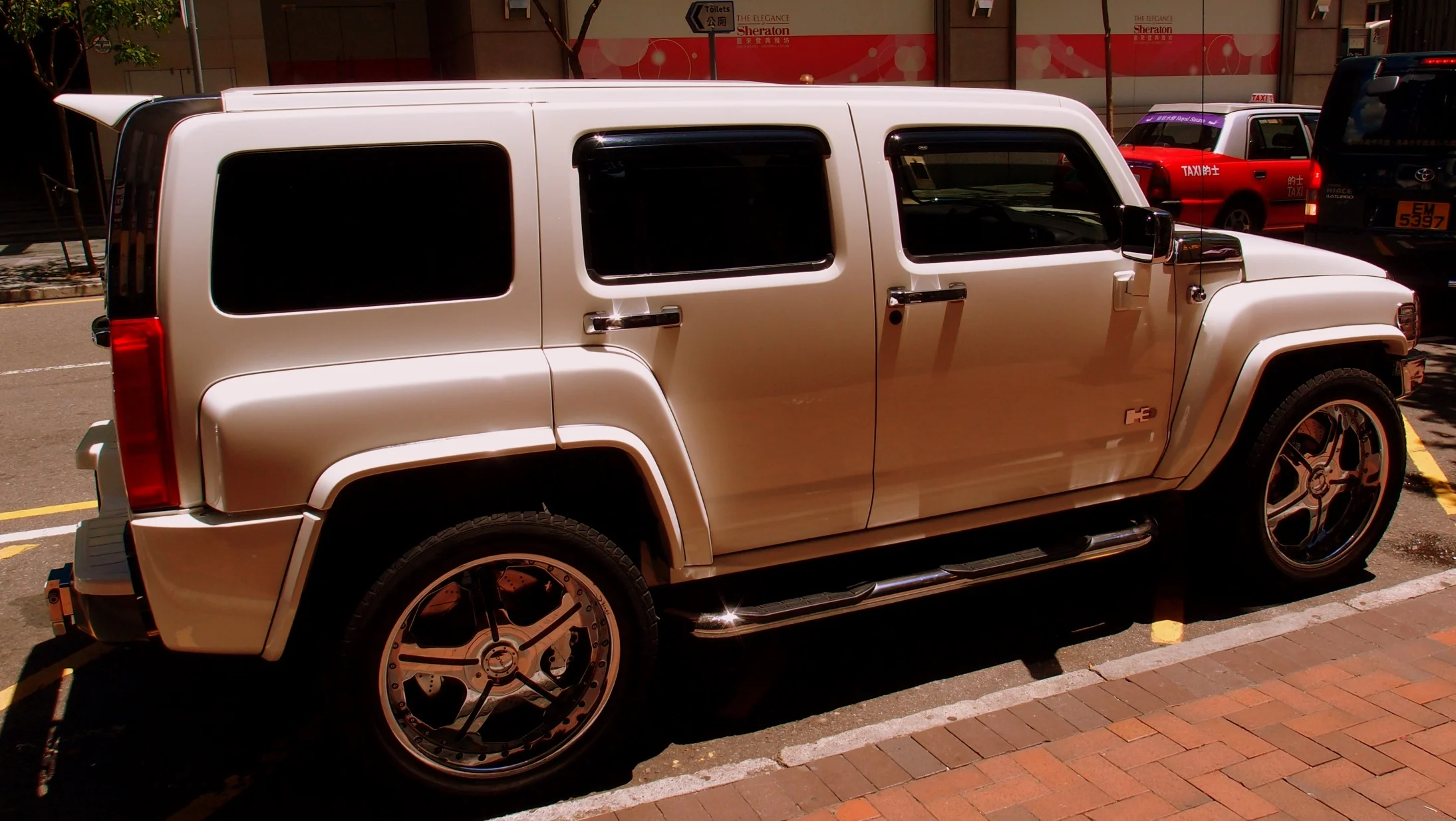 Side view of a Hummer