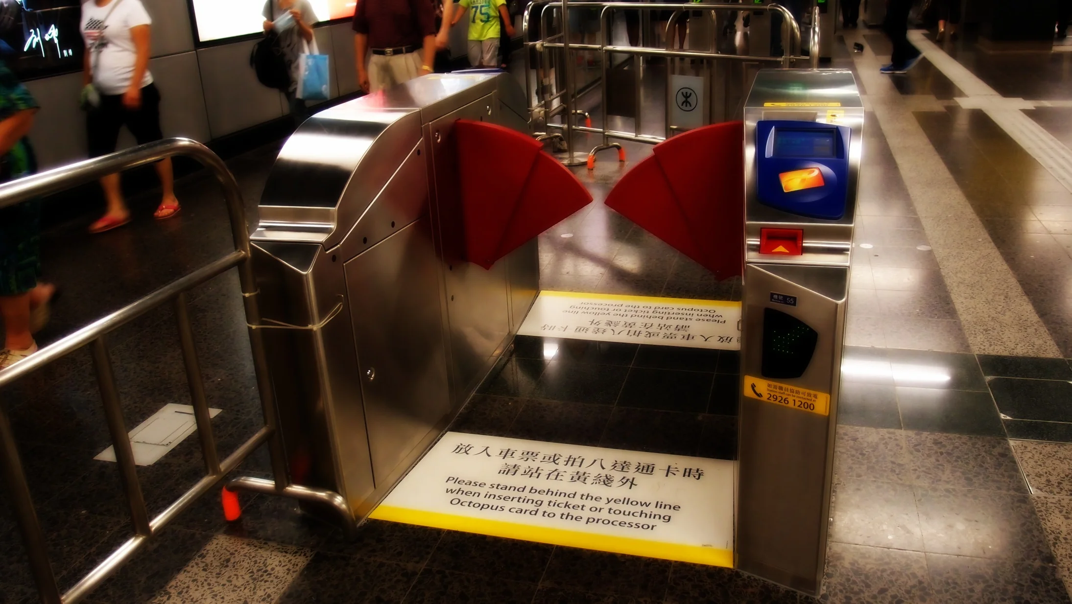 Wide gates for suitcases