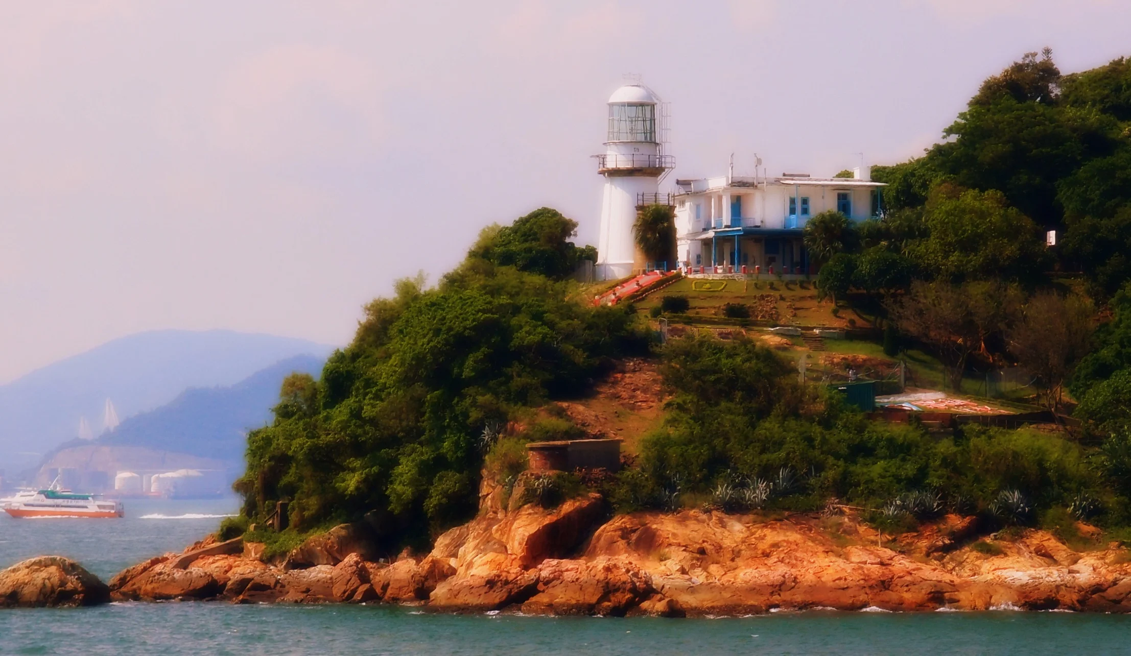 ... and on the other side of Green Island