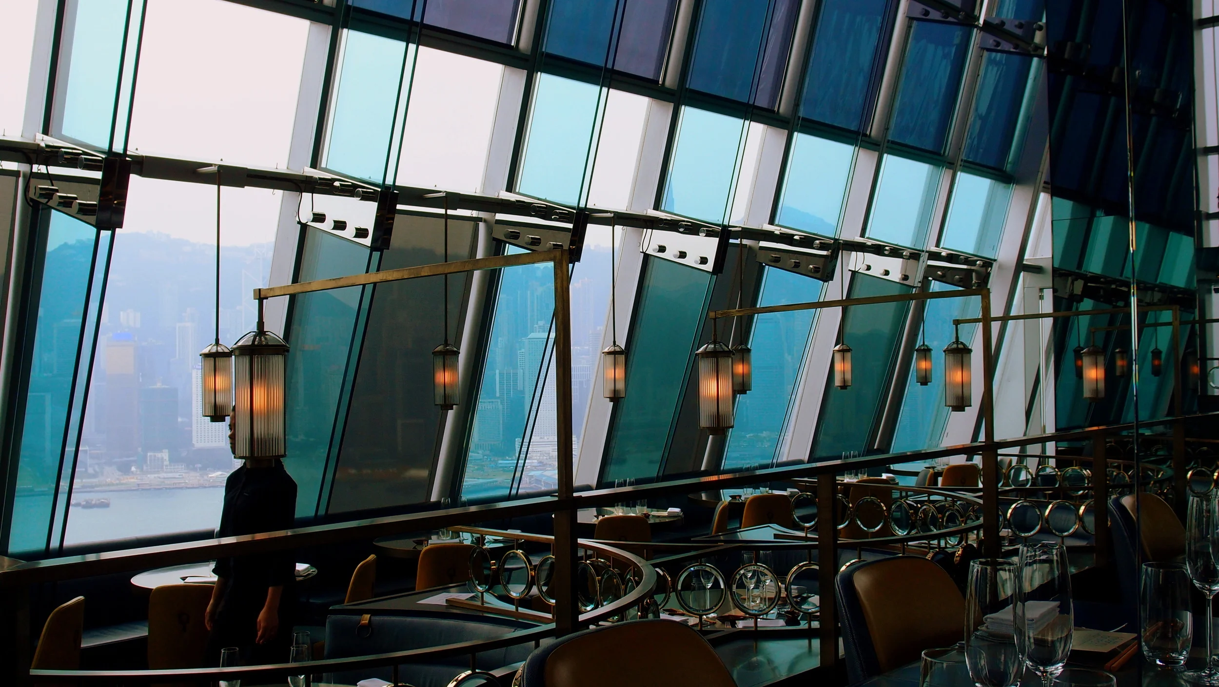A pretty decent restaurant by all accounts, the Aqua restaurant 29/f One Peking in TST, Kowloon