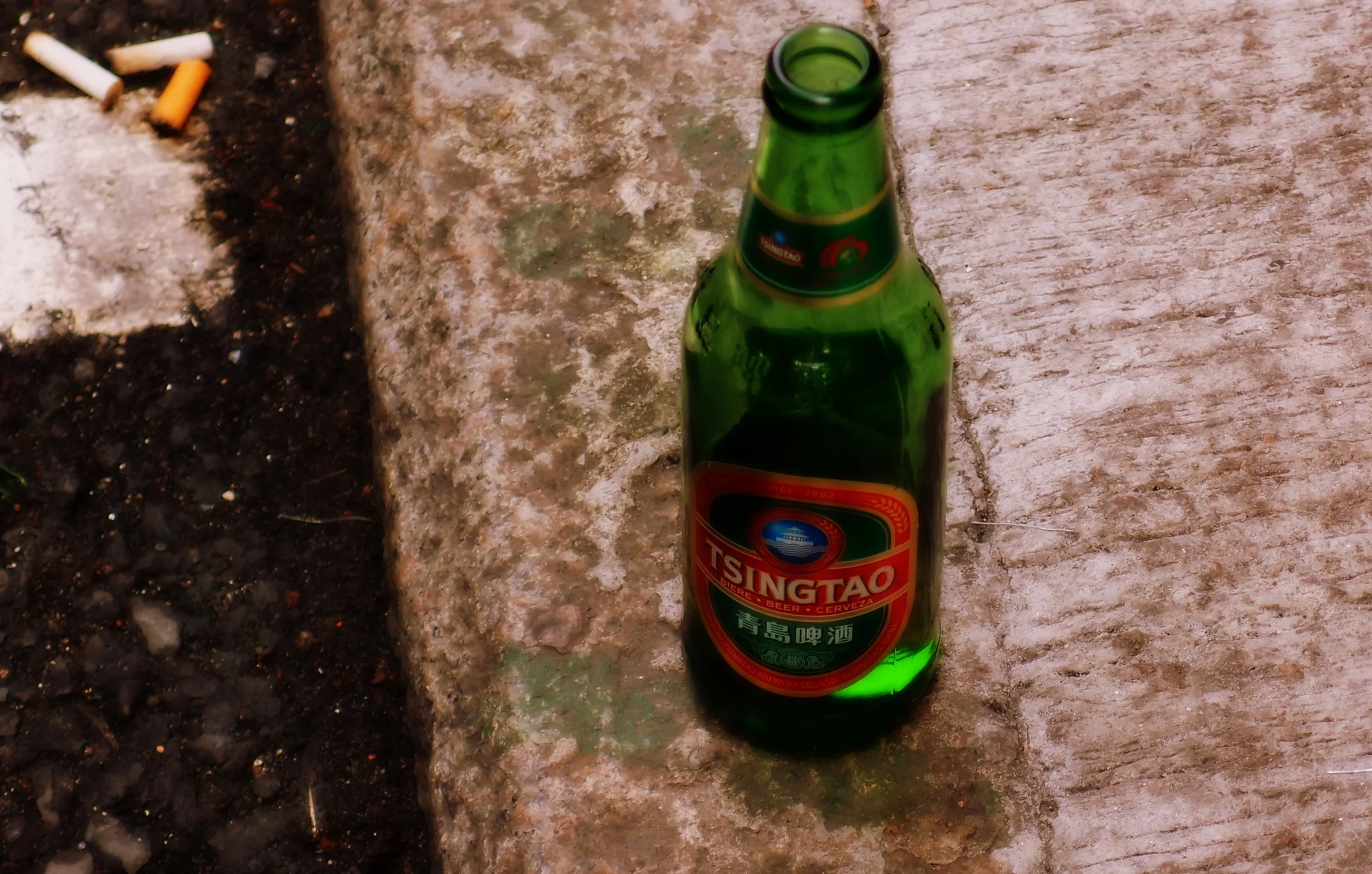yes, a random beer bottle left on the street.