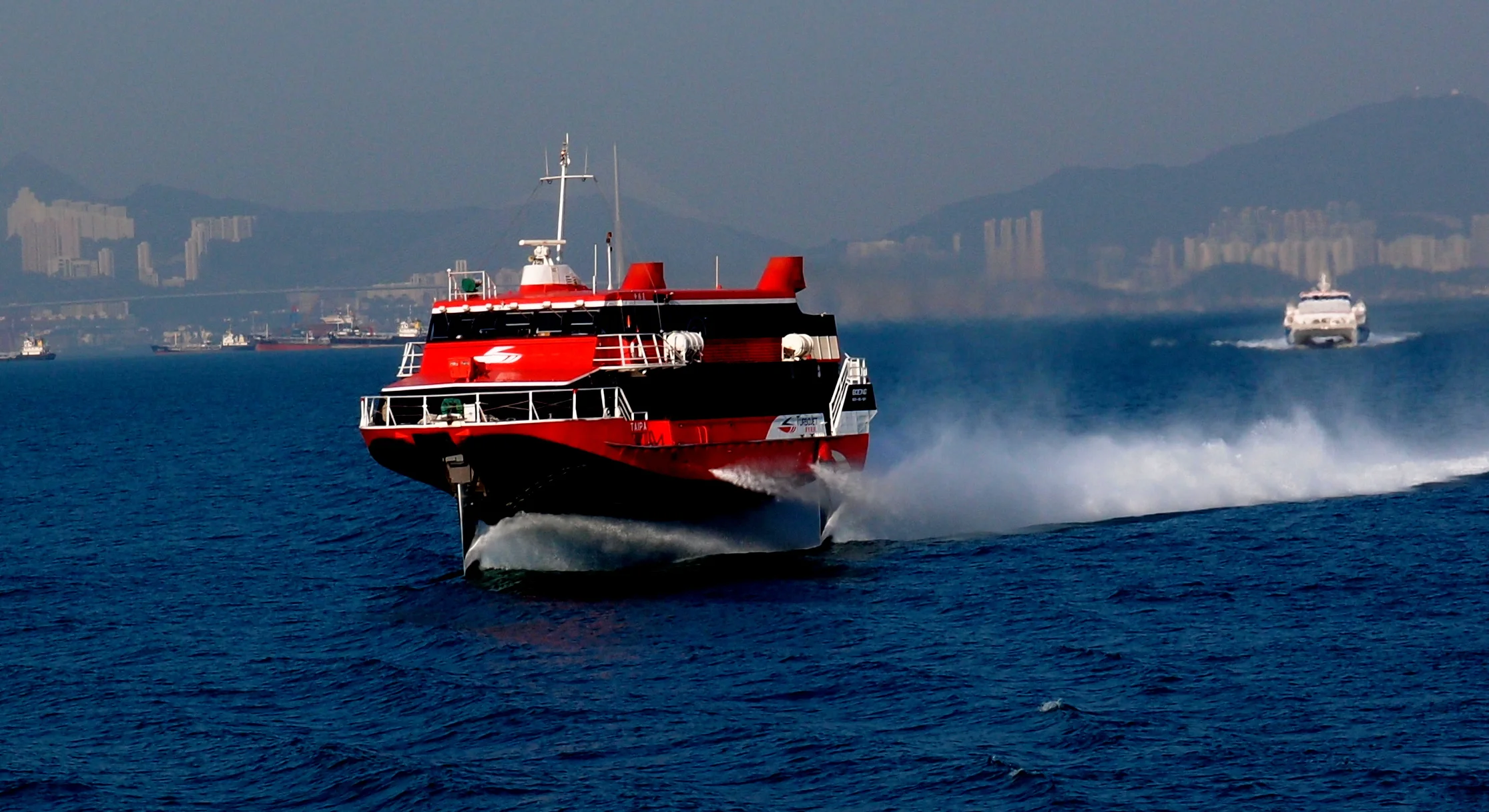 Hydrofoil going like the clappers heading towards Macau
