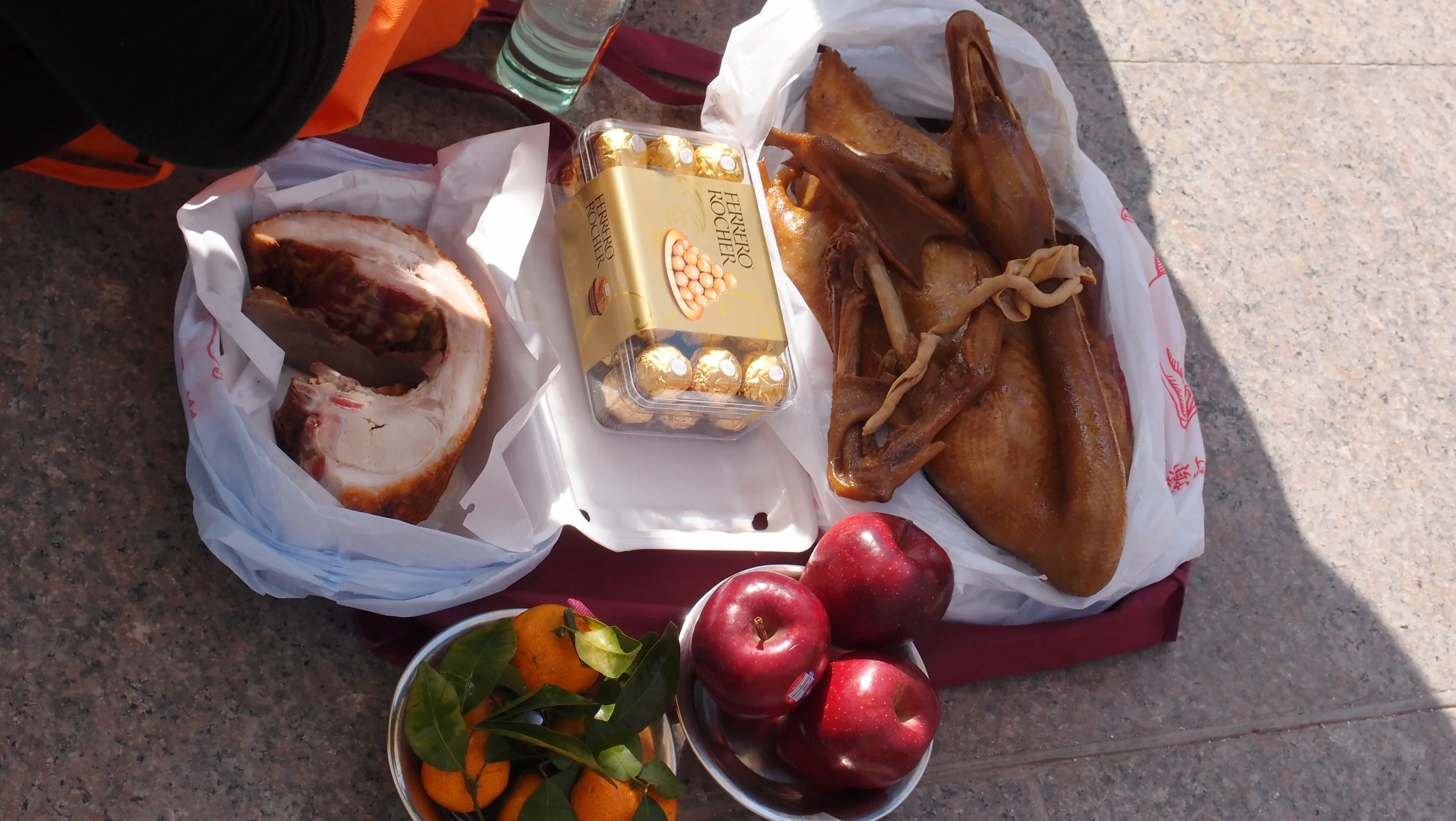 Gosh, a feast fit for a god... leaving an offering at the Sik Sik Yuen Wong Tai Sin Temple