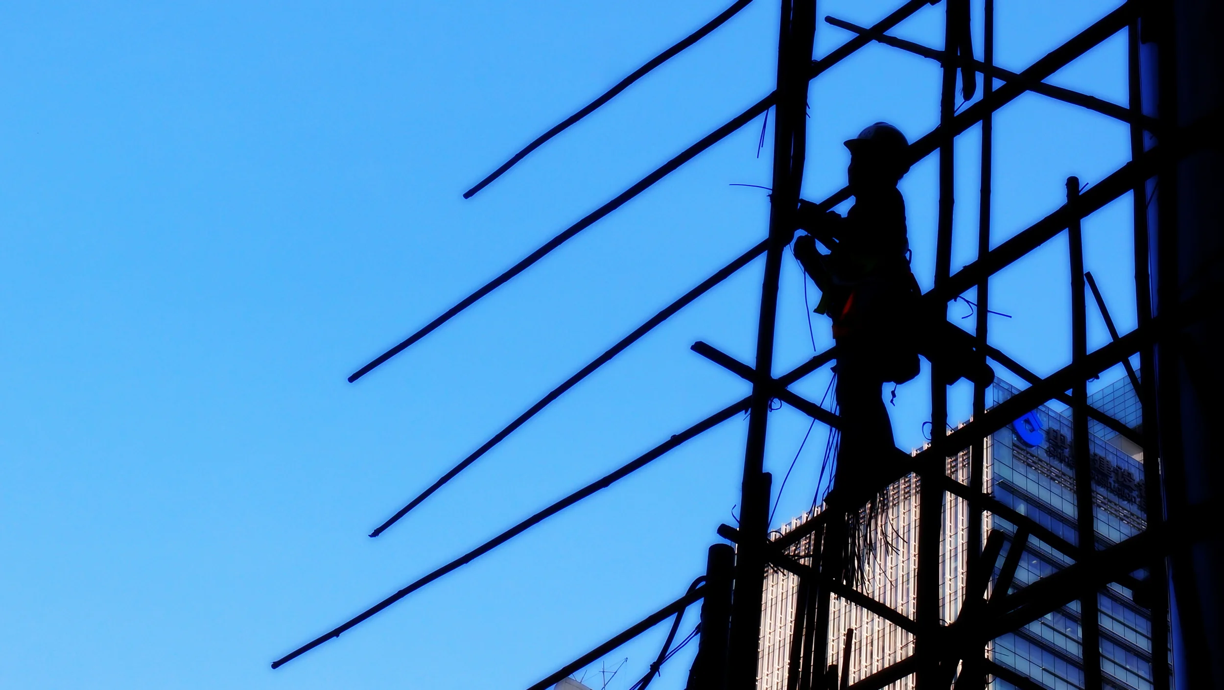 Sometimes a picture just comes together, a bamboo scaffolder doing his thing at HSBC Headquarters.