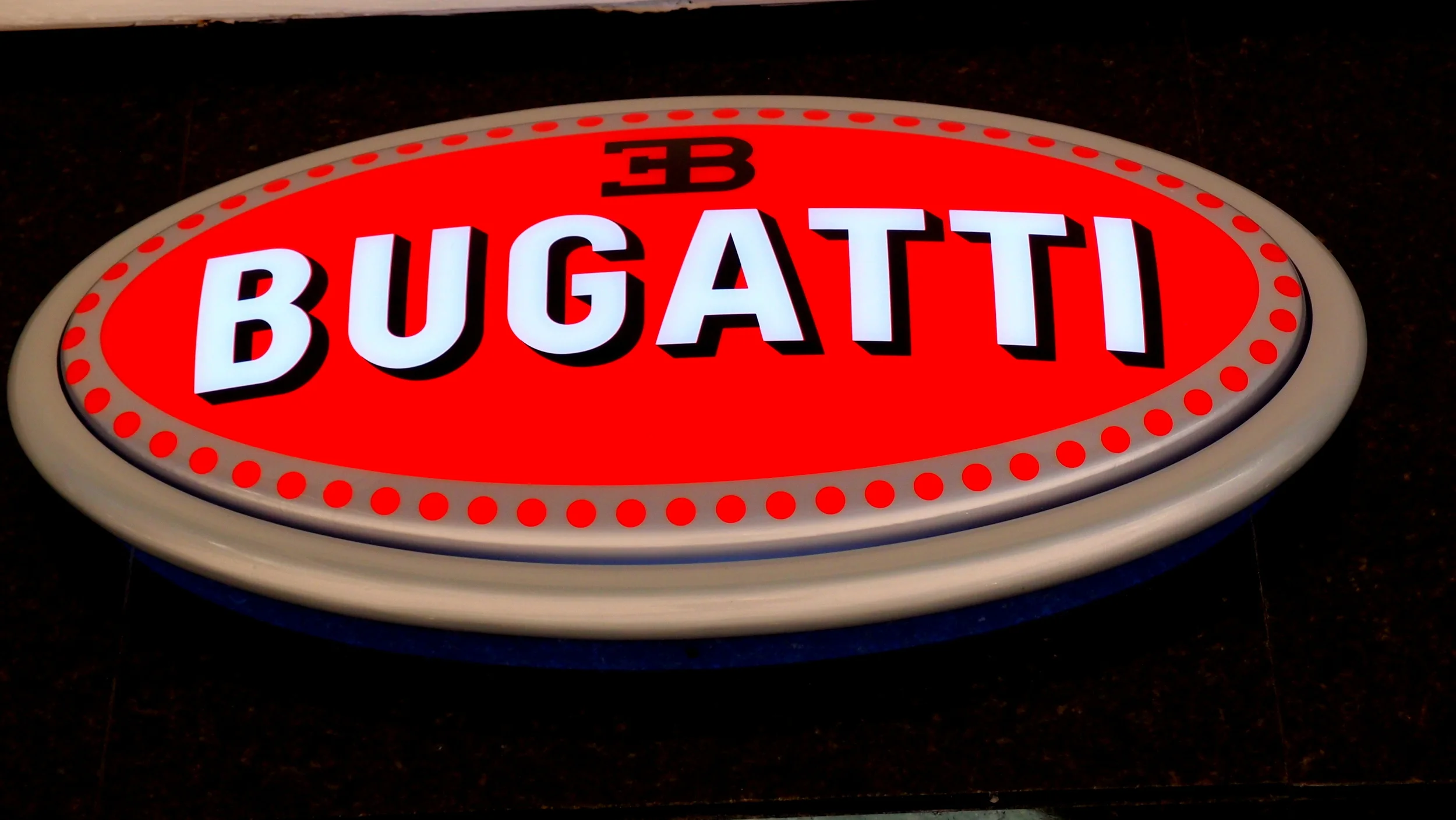 The new Bugatti showroom at Hutchison House in Central is still NOT open which is very frustrating - they have a car in the showroom but it is under a large sheet! so the badge will have to do for now