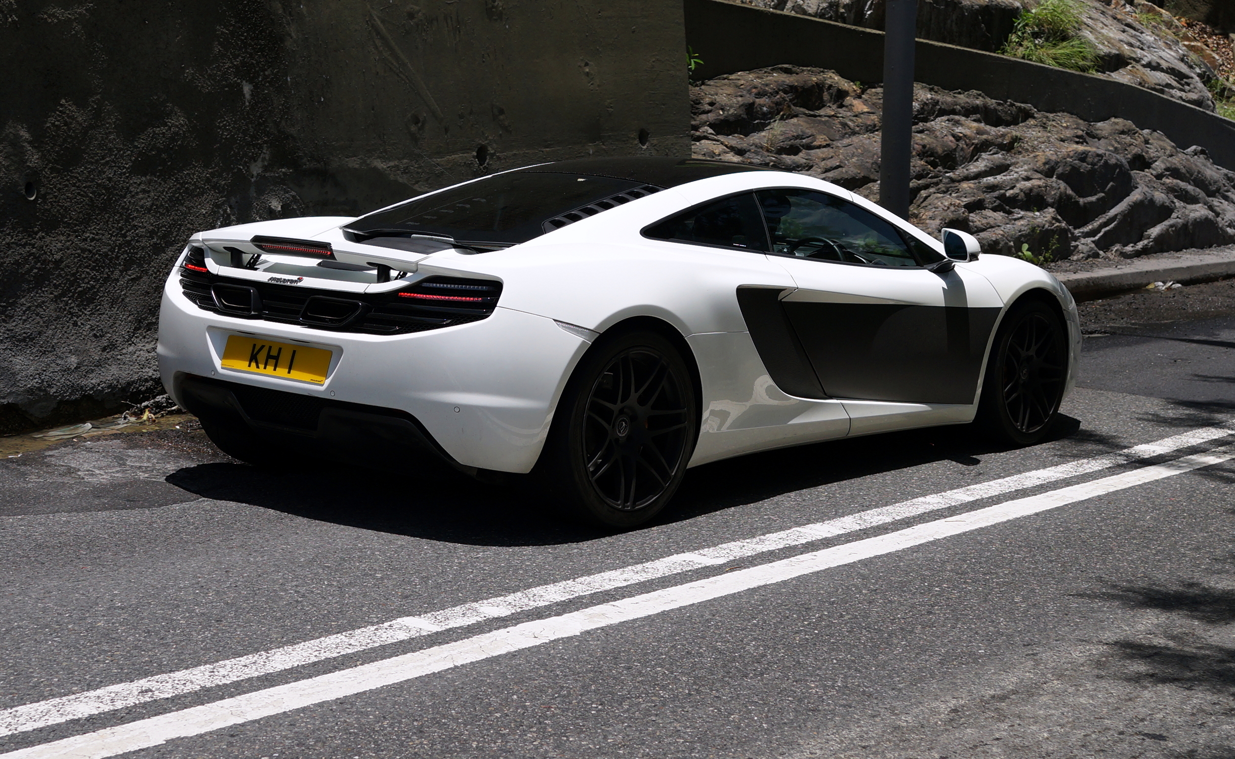Oh lordy, I just love the McLaren sports car and this is a great colour scheme as well.