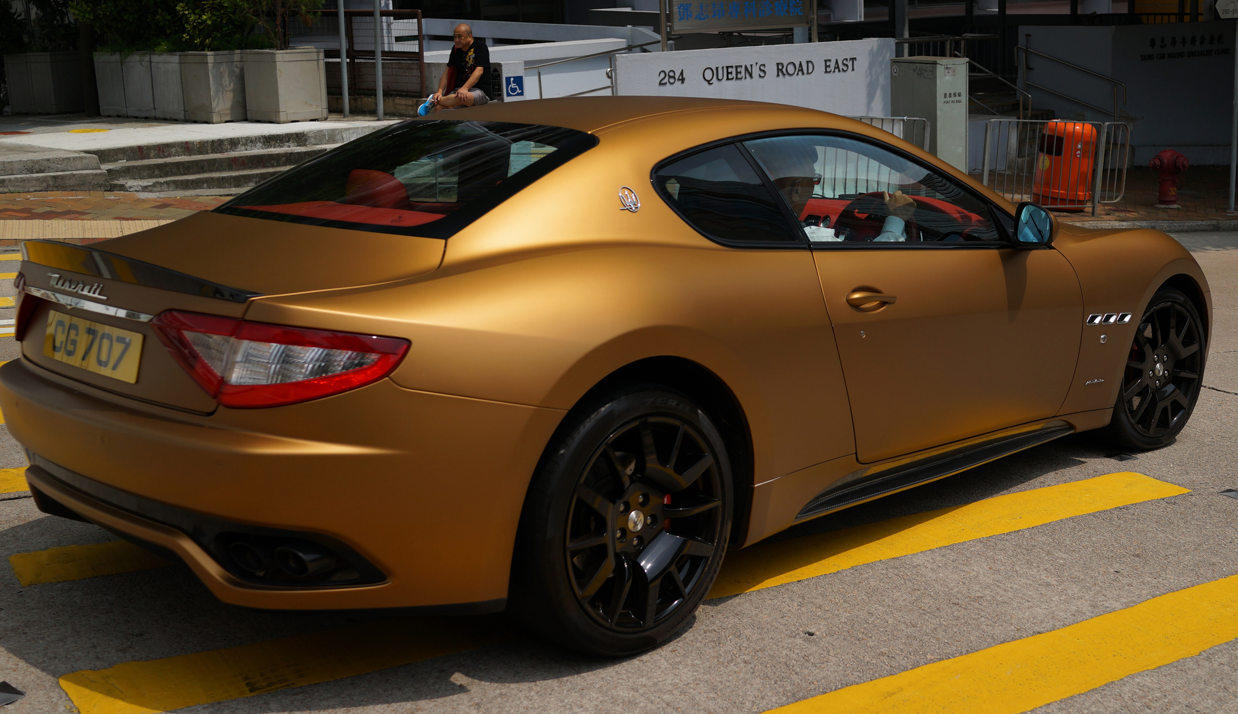 This gorgeous matte bronze/gold Maserati is fast becoming one of my favourite car images... simply magnificent and it is now prowling the streets of Hong Kong.