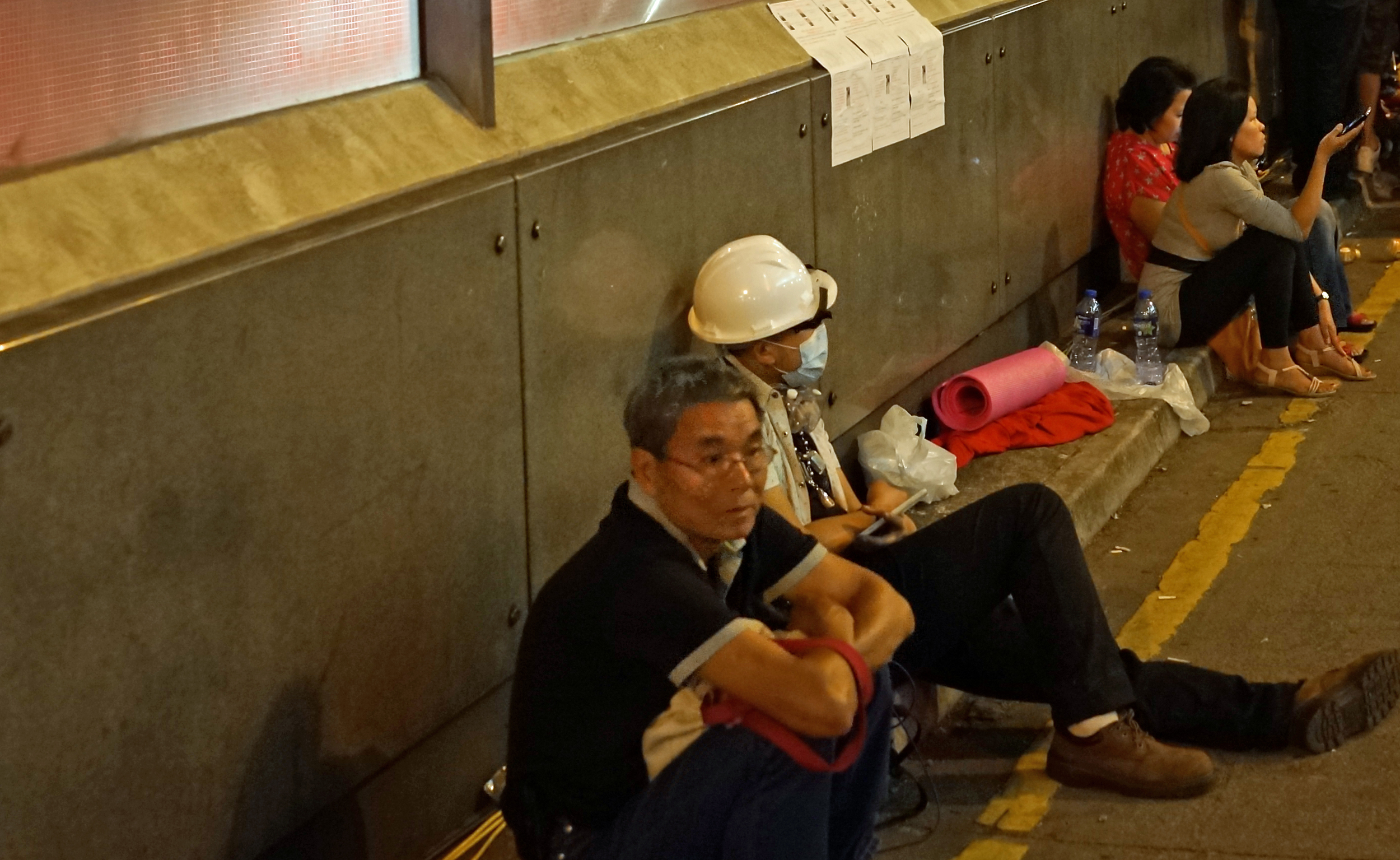 Mong Kok street protests - the guy in the mask, goggles and hard hat with a stupid umbrella is a "student" protester - if his intentions were peaceful he would not be dressed like this - it is time they wheeled out the water cannons, I imagine these would be a lot more effective than batons and pepper spray. No Police Force anywhere in the civilised world would tolerate what these people are doing.