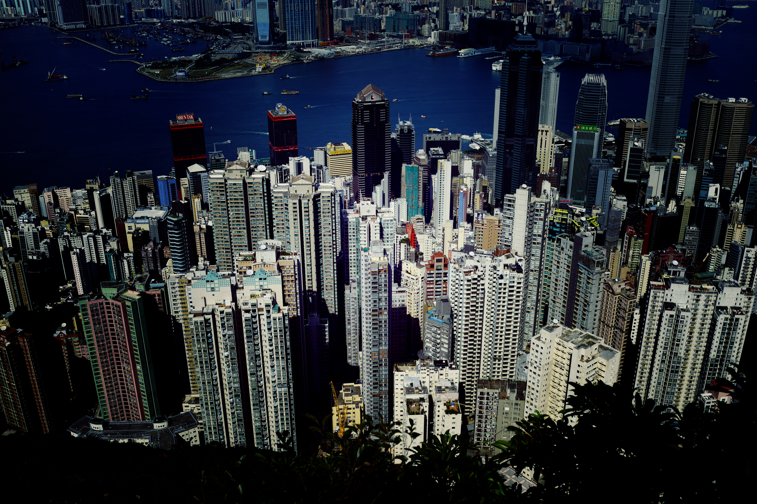 We have had an odd couple of weeks with the weather, recently it has been very hazy, it clears for a day then comes back again... this is a less hazy day view from my spot at Victoria Peak.