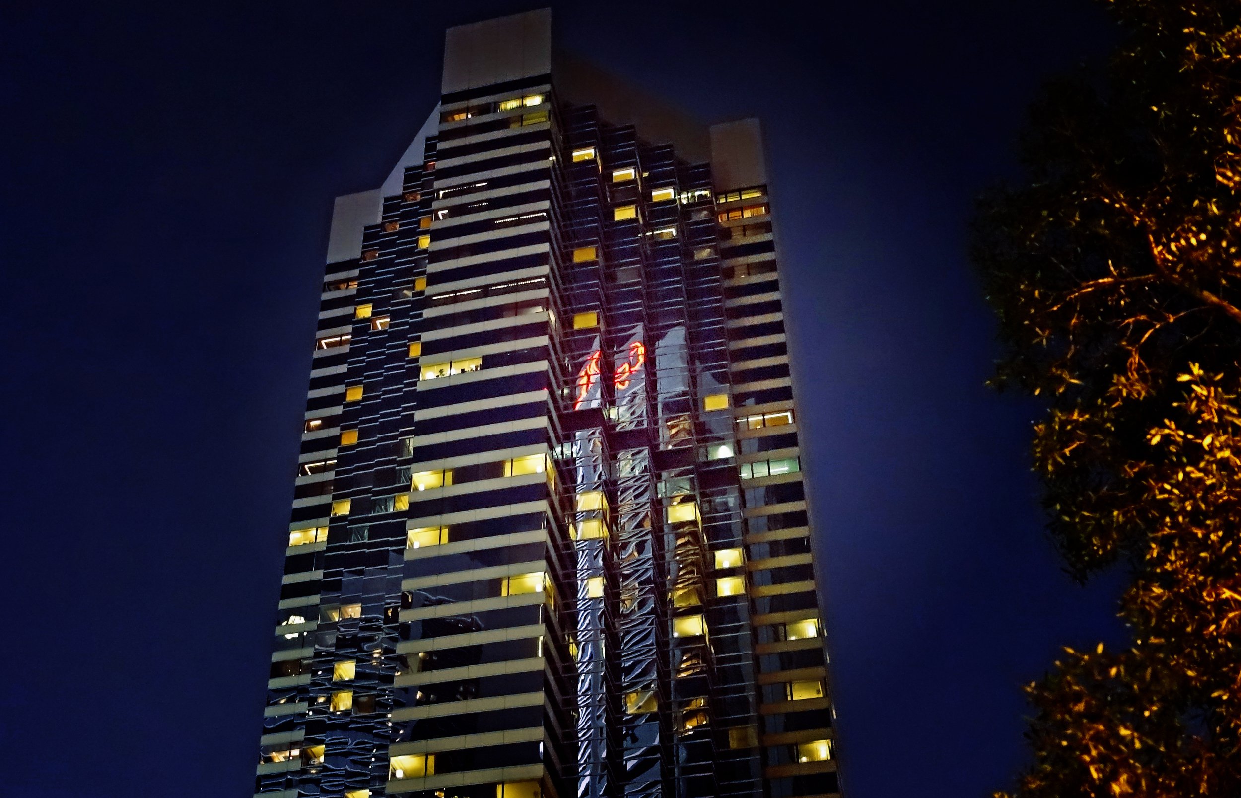 In a rather odd symbiosis the JW Marriott Hotel and the Upper House Hotel occupy the same building in Admiralty on Hong Kong Island atop Pacific Place Mall