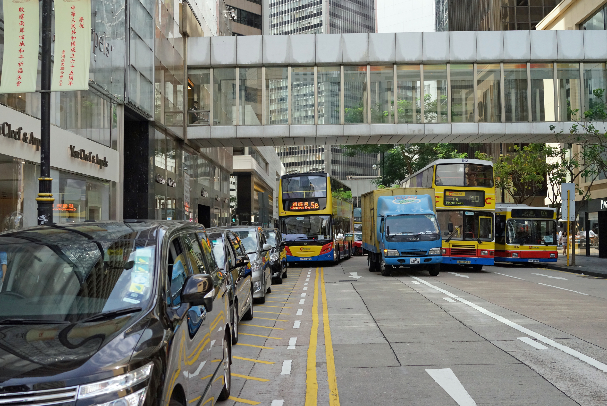 Chater Road in Central, a very busy road. The Japanese 7 seaters on the left are chauffeur driven 2nd cars of our rich folk and park illegally here every day. The truck and the 2 buses to the right collided and blocked traffic. The bus on the left could not pass because of the illegally parked cars. The chauffeurs refused to move their vehicles - it would appear they fear their rich bosses more than an angry mob of frustrated drivers. It took 10 minutes and Police intervention before the cars moved... only in Hong Kong