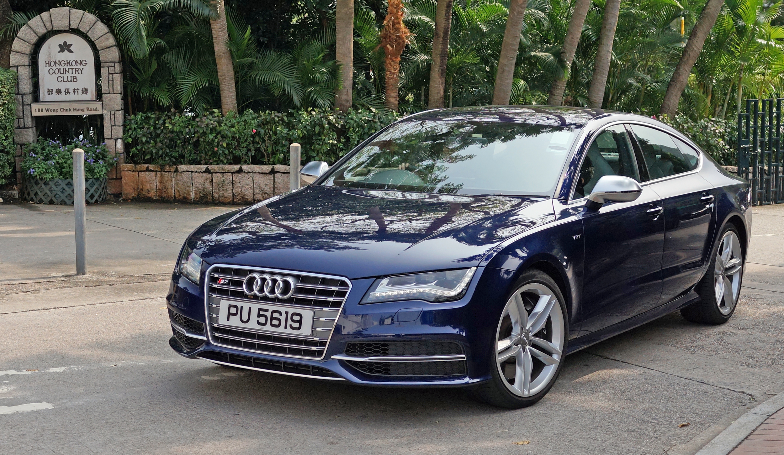 The Hong Kong Country Club on the south side of Hong Kong Island is a great spot for a bit of luxury car spotting - Audi's are very common in Hong Kong and I am a big fan.