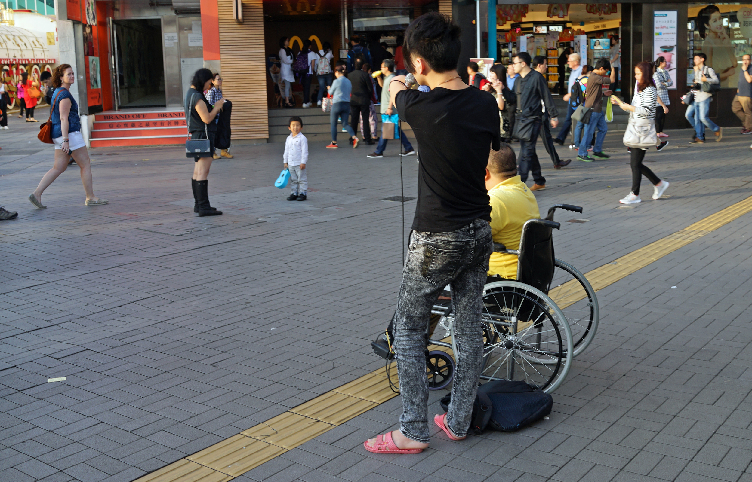 If you want to see horribly deformed Mainland Chinese beggars / buskers lip synch to awful music then go down to the Star Ferry on Kowloon side, bizarre does not really cover it. The chap in the black shirt was missing his right arm and the hand from his left arm, the chap in the wheelchair did nothing but sway to the music.