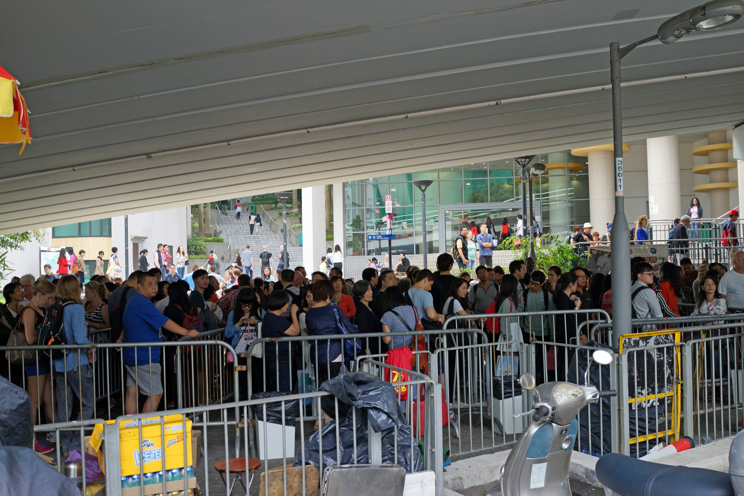 Mid morning on a cloudy Sunday in November and the line for the Peak Tram is over 2 hours.. most days you can easily wait for an hour and the lines are getting worse.