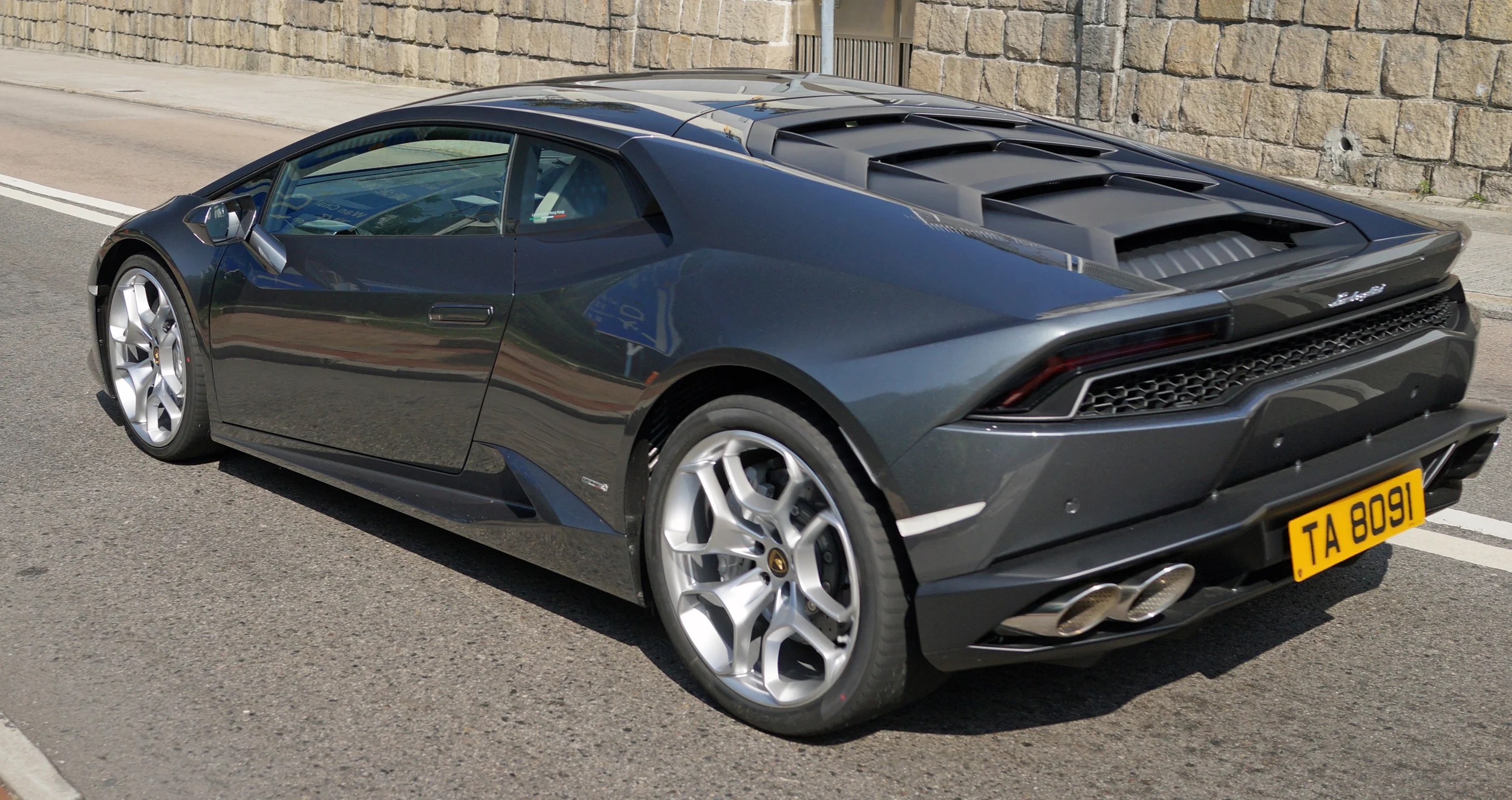 It took me 2 days to notice and a few comments on my Flickr site to realise I had take images of the new super duper awesomely brilliant Lamborghini Huracan - oh my. 0 - 60mph in 3.2 seconds and a top speed of 202mph.... WOW!!