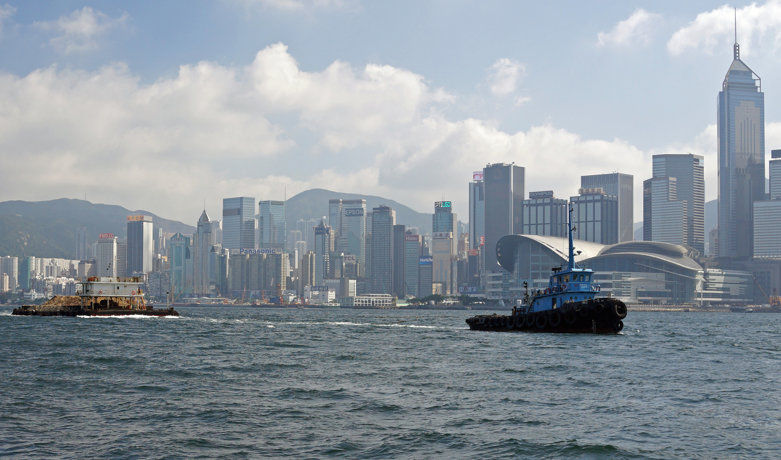 That would be a tug in Hong Kong harbour then......