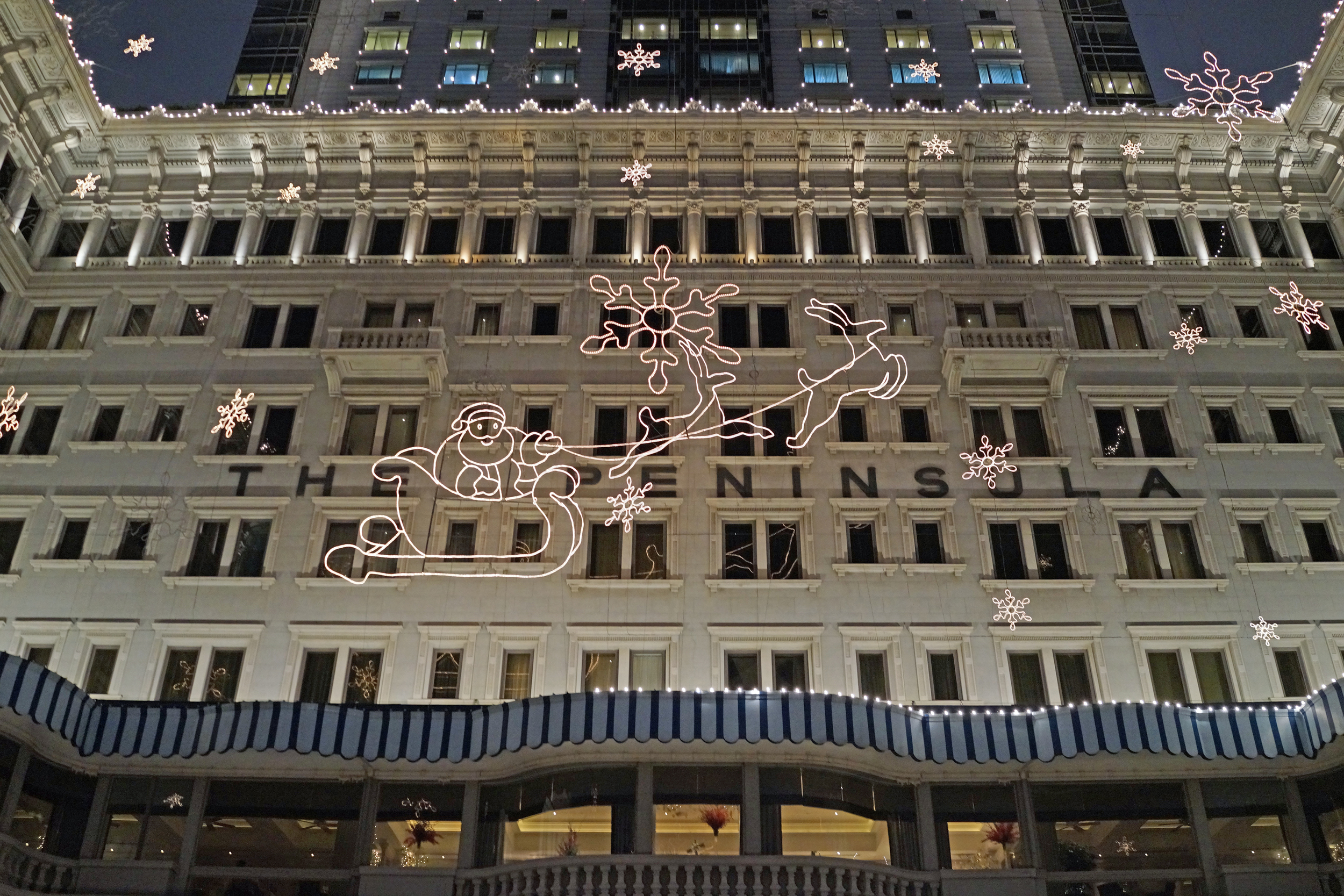 The famous and fabulous Peninsula Hotel and it's Christmas decorations... simply wonderful. -
