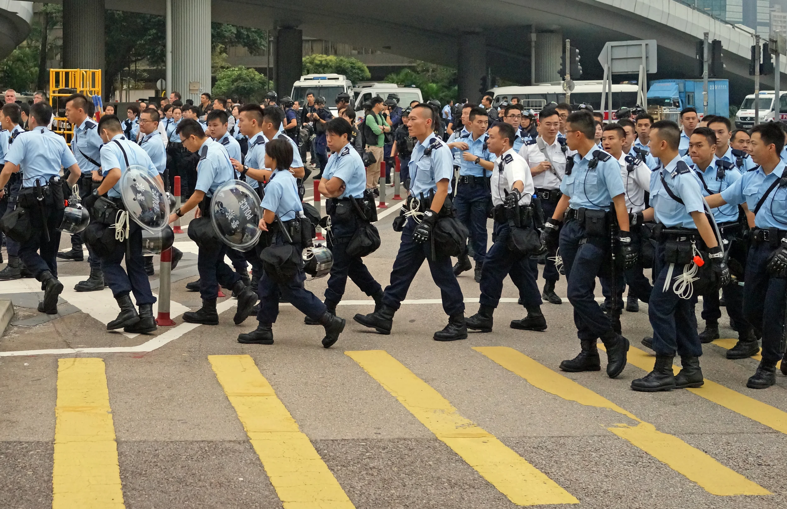 Sheer numbers of Police made the clearance easy... I was surprised they could move considering the amount of gear they were carrying!