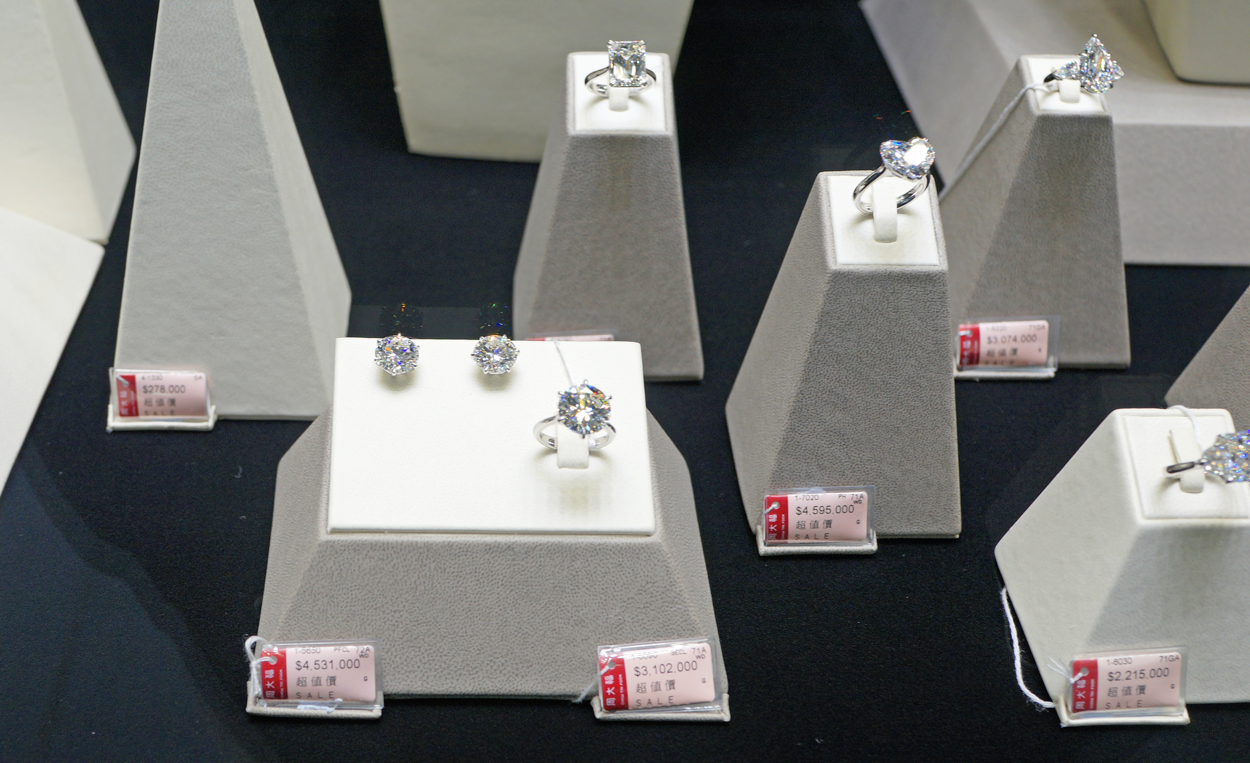 A tiny display of diamond jewellery in one of the gazillion Chow Tai Fook Jewellery Stores we have in Hong Kong... just look closely a the prices (HK$) and divide by 7.78 to get the US$ price. Simply amazing. Chow Tai Fook is a real Hong Kong success story (although I imagine all of us wonder how one small city can support so many high end jewellery stores)