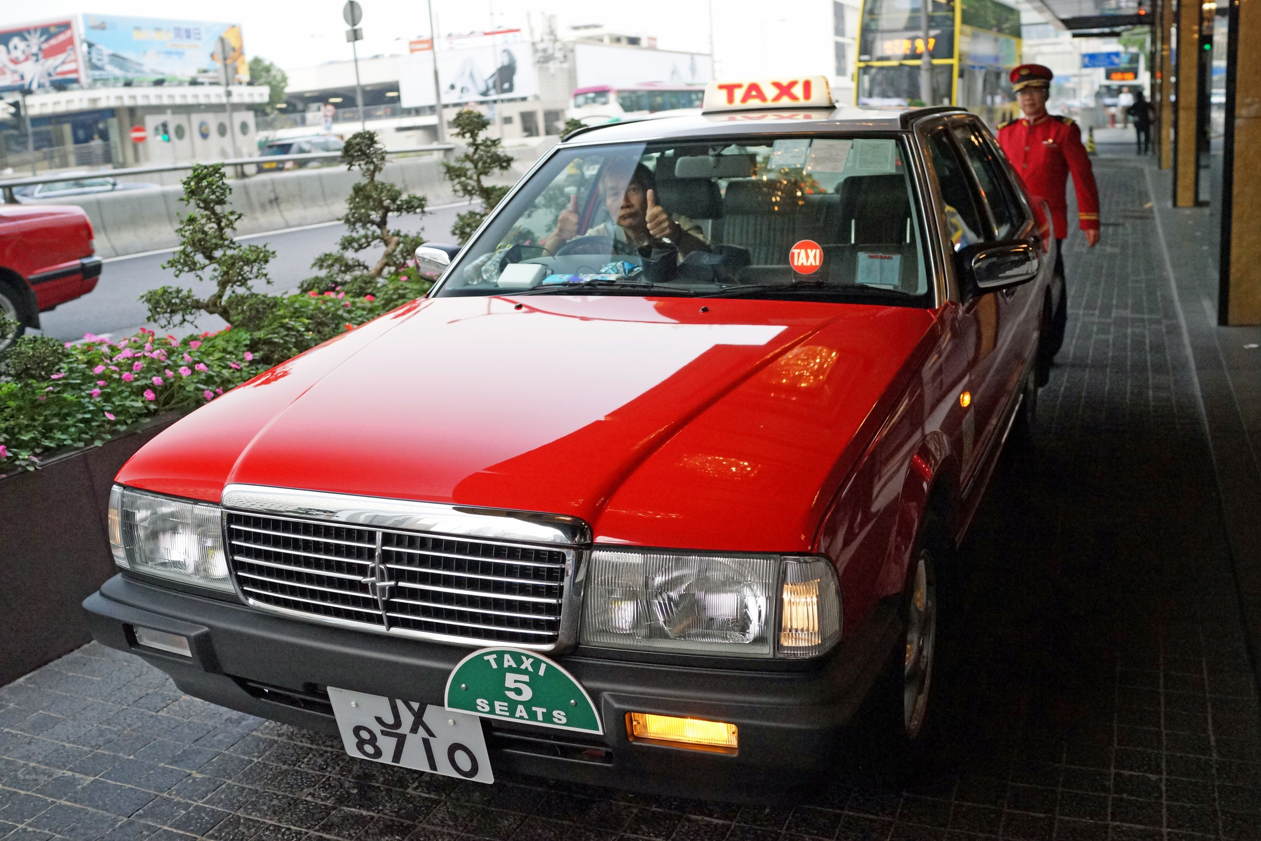 This is a brand new Nissan Cedric taxi which we had the pleasure of riding in, the majority of Hong Kong's 18,500 taxi fleet is comprised of the simply horrible Toyota Crown, so for me it was a thrill to go in such a rare taxi.