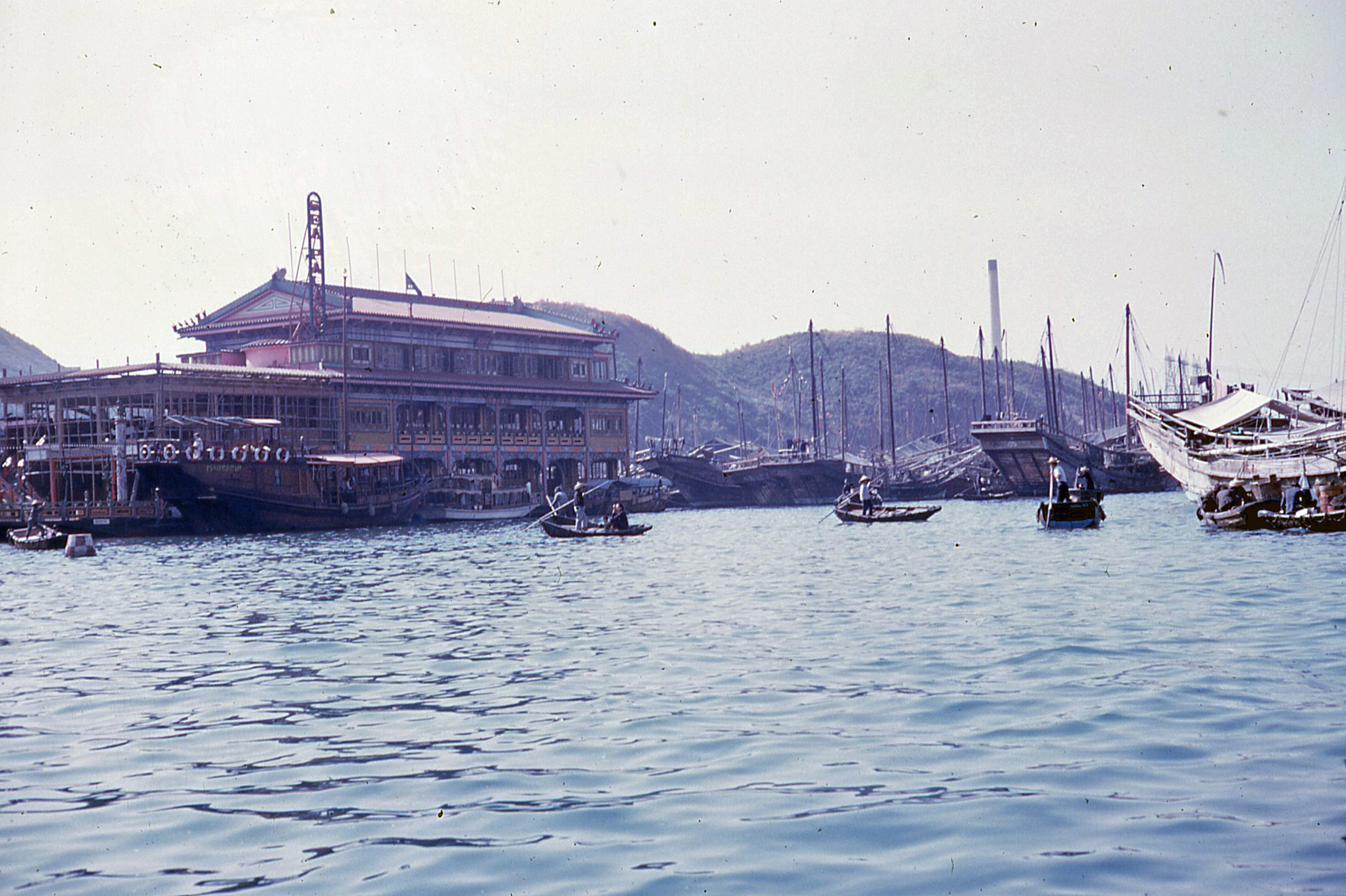 Aberdeen Harbour, Hong Kong circa early 1970's - image courtesy of Roger Clark