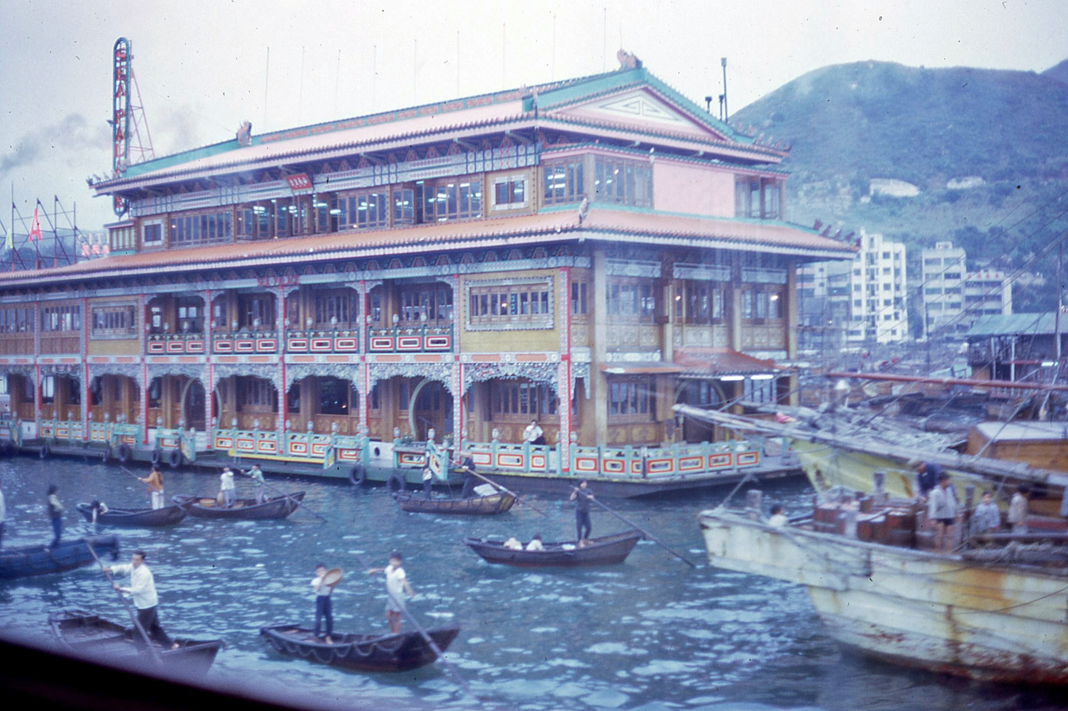 Aberdeen Harbour, Hong Kong circa early 1970's - image courtesy of Roger Clark